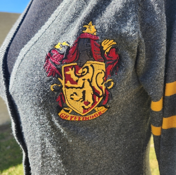 Universal Harry Potter Griffindor Cardigan - Picture 2 of 10